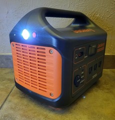 Jackery Explorer 1000 Solar Generator + 2x 100W SolarSaga Panels Bundle