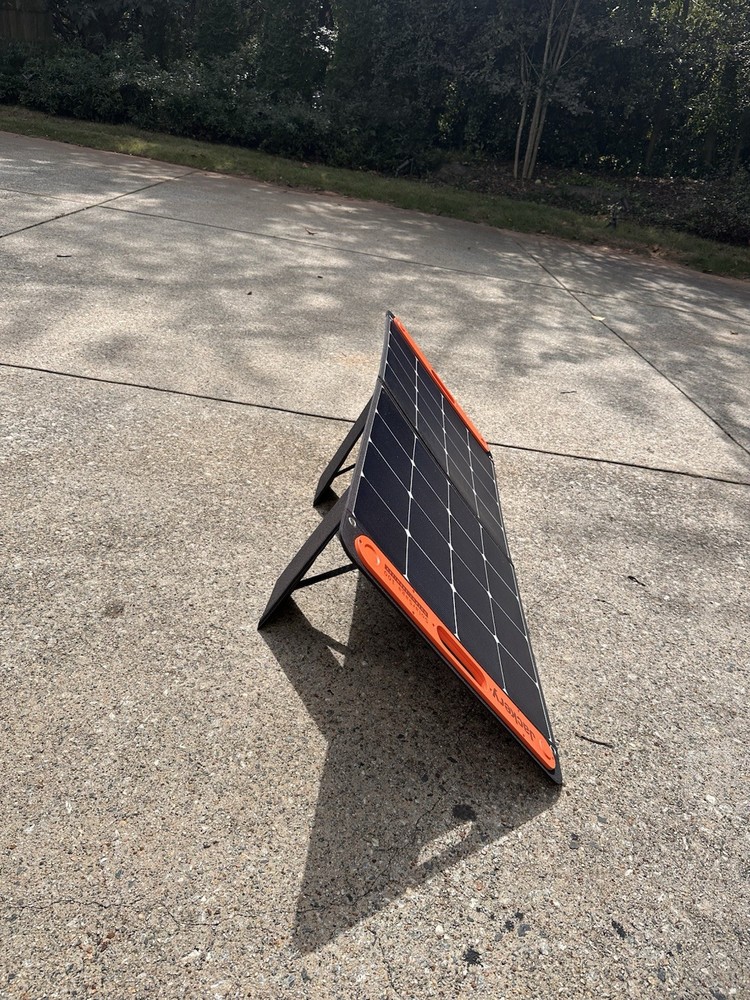 Jackery SolarSaga 100W
