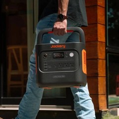 Jackery Explorer 2000 V2 Solar Generator + SolarSaga 500 X