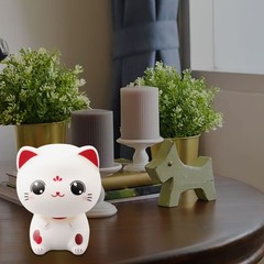 Lucky Cat Solar Powered Auto Waving Figurine Perfect for Good Luck and Wealth