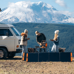 Jackery Explorer 2000 v2 Power Station + Qty 1 SolarSaga 200W Panel
