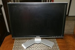 DELL 2007WFP LCD 20″ WIDESCREEN ULTRA SHARP MONITOR W/STAND NON-WORKING