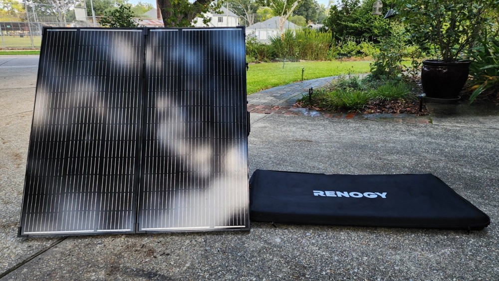 Renogy 200W Foldable Solar Suitcase Kit — Used Once + Voyager 20A