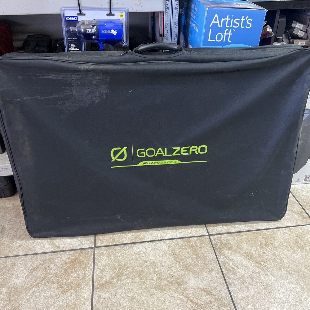 Goal Zero Boulder 200 Briefcase – Solar Panels